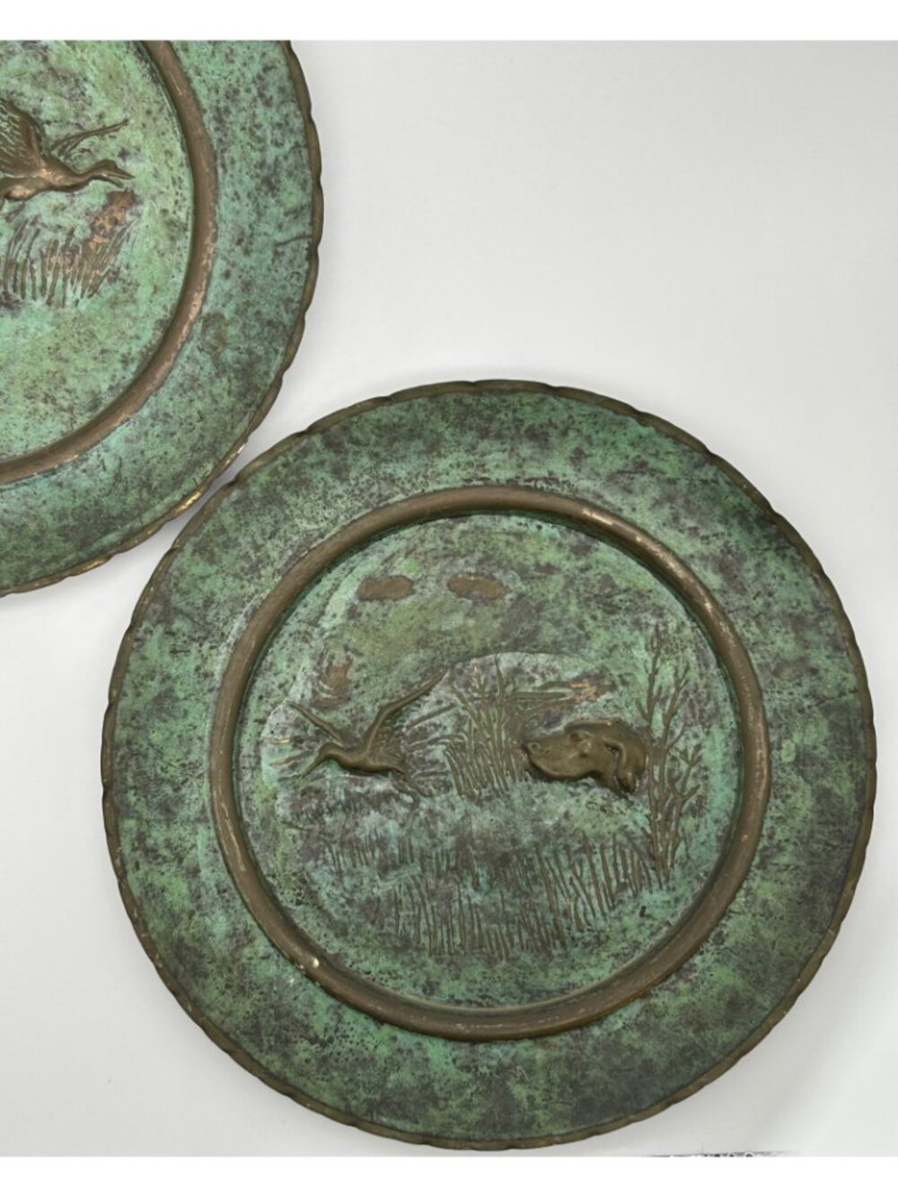 2 Vintage Italian Embossed Copper Wall Plates Hunting Scene Dog Duck Verdigris - Picture 3 of 13